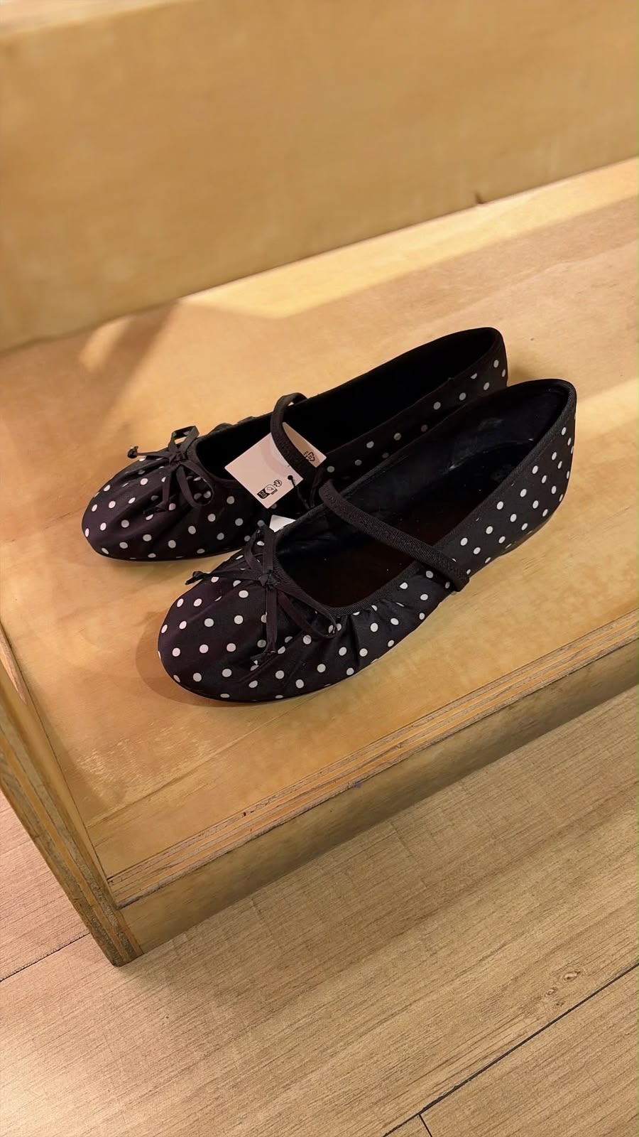 (PRELOVED) Flatshoes Black Polkadot